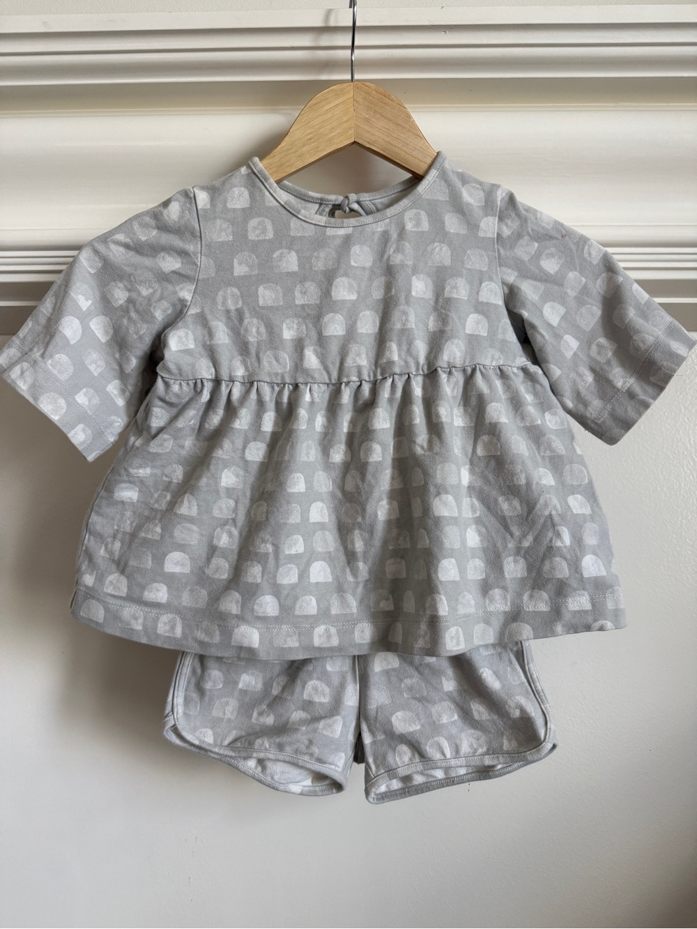 Gray Printed Girls' Matching Top & Shorts Set